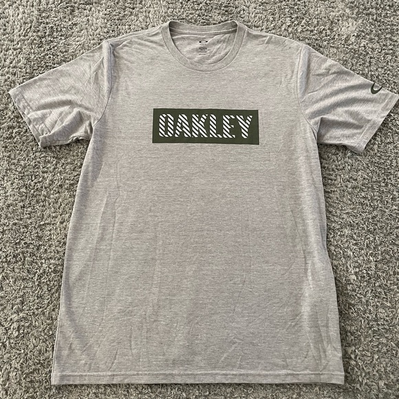 Oakley Tshirt - Picture 1 of 2